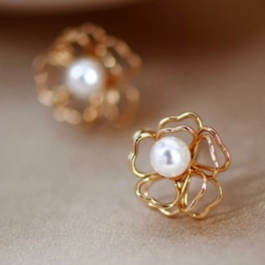 Flower Pearl Stud Earrings